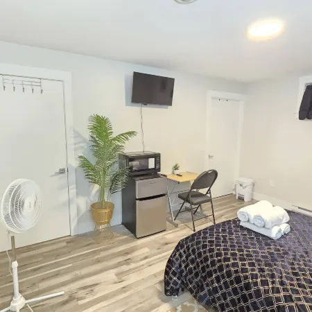 Cozy Newly Built Room