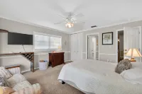 10 Min Walk to DT! Fire Pit-Pet Friendly! A True DT Retreat!