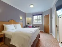 Village Hotel Liverpool Hotel berhampiran Dewan Speke