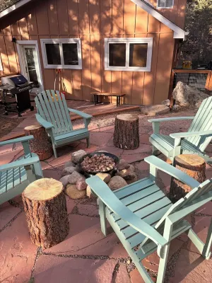 Modern Mountain Cabin with Treehouse & New Hot Tub under the Stars Near Rmnp