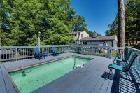 Spacious Home w/ Hot Tub, 14 Mi to Downtown Atl! - Kitchen
