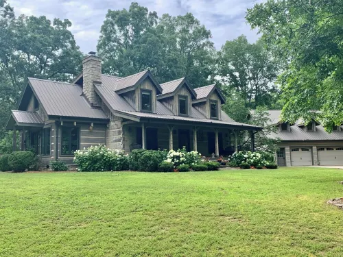 Perfect for Two! 30Min from Nashville or Franklin. Oak Hill Loft in Fairview