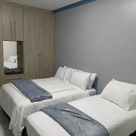 Crompton Apartments 786