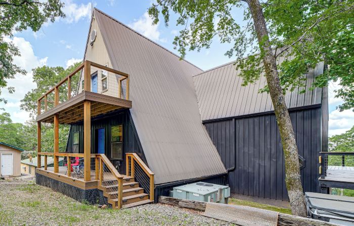 Lake Eufaula Cabin w/ Hot Tub & Large Deck