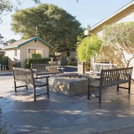 Sea Breeze Inn - Pacific Grove