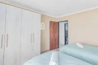 No2 Airville Indigo,9 min Drive to Cresta Mall - Condos