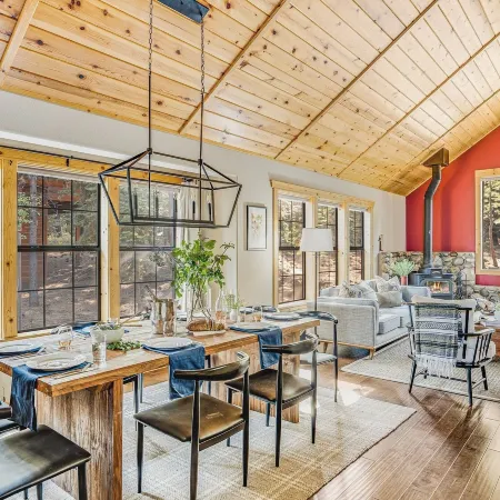 Cherrywood Gorgeous Cottage Surrounded by Pine Trees w/ Hot Tub