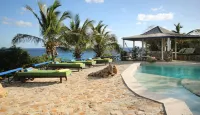 The Carib House 5 Bedrooms and Pool Close to Beach -  Casas de vacaciones