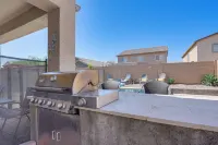 Modern Family Oasis Pool Game Room - WiFi