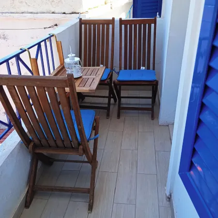 Alkistis Cozy by the Beach Apt. in Ikaria Island, Therma 1st Floor
