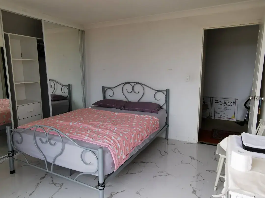 Charming Guest Room In Regents Park Nsw 2143, Australia - Sidney