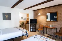 The Alpine Motel - balcony
