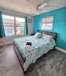 A Tropical Paradise, 2-bedroom townhouse with AC, WiFi, & pool in Ft. Myers - 3-Star