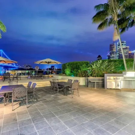 Skyline Stunner! 3Bed/2Bath/1Car/VIEWS ~ CBD