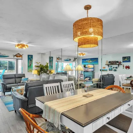 Sandy Cheeks & Barefeet, Gorgeous Interior Gulf Beach Place, Pool, on Beach Side