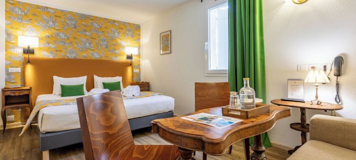 Logis la Bastide de Grignan Hotel & Restaurant "La Chênaie" Hotels in Drôme