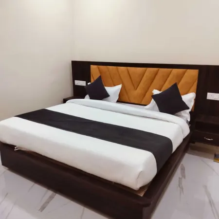 Hotel Aryanandan - Near Ram Mandir
