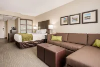 Comfort Inn & Suites - ที่มีสระว่ายน้ำ