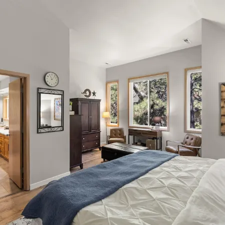 Newly Remodeled Townhouse, 2 Master Suites, Hot Tub, Sharc Passes, Bikes