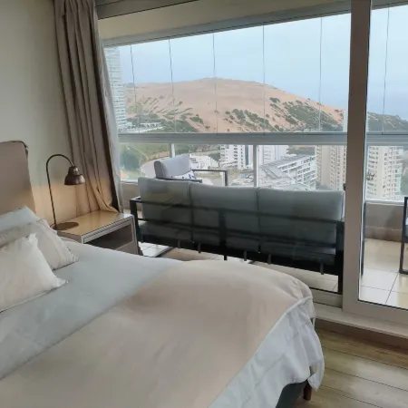 Modern 4BR Apartment with Ocean View