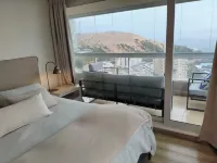 Modern 4BR Apartment with Ocean View - balcony