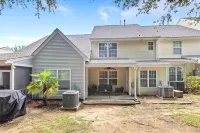 Queen Kelsey-Mins from Credit One-Pet Friendly - Homestays