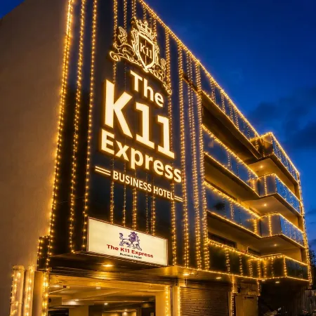 K11 Express - Opp Express Avenue