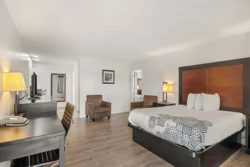Pine Tree Inn - Motels