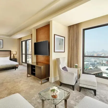 Conrad Makkah, Jabal Omar
