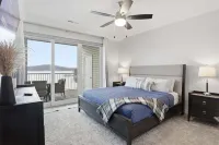 Peaceful, Newly Built Lakefront Condo, w/ PWC Slip, Screened Balcony, 2 Pools & Elevator - Homestay