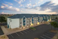 Microtel Inn & Suites by Wyndham Denver Airport - sarapan