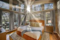 Glass Cabin Retreat w Hot Tub Sauna Epic Views - 4-Star