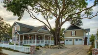 Bliss House by Avantstay Victorian Charm + Gazebo Yard + Corn Hole Walk to Dining + Park - Homestays