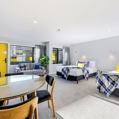 Myhub Holiday Park Dunedin Hotel dekat Pantai Tunnel