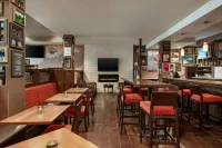 Hilton Garden Inn Saskatoon Downtown - bar