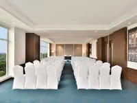 Fairfield by Marriott Pune Kharadi シーズンズモール周辺のホテル