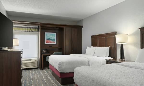 Hampton Inn & Suites Newport News-Airport (Oyster Point Area)