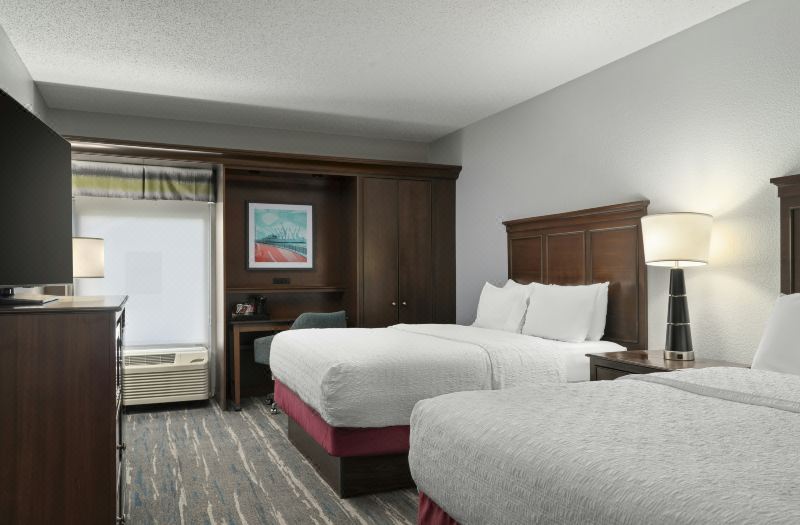 Hampton Inn & Suites Newport News-Airport (Oyster Point Area)