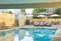 DoubleTree by Hilton Fresno Convention Center - Pools