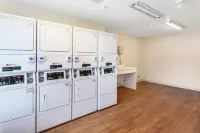 HomeTowne Studios Colorado Springs - Airport - Motel