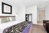 A&A Lodge Motel - Motels