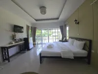 ฟาร์มสุข เรสซิเดนซ์ แอนด์ รีสอร์ท - 2 ดาว