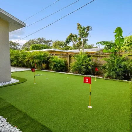 Clearwater Villa 6 Br, Heated Pool,  Mini Golf,  4K Projector Lounge Theatre