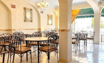 Alexandross Hostel Bnb