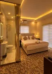 Eighth Wonders Hotel - Homestays