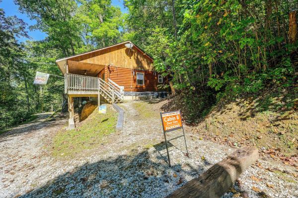 Cozy Deer Glen' Cabin w/ Private Hot Tub & Porch!