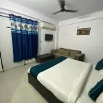 Roomshala 29 Silver Grand (Noida sec-49) - 2-Star