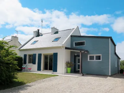 Le Cèdre Bleu Hôtels à proximité de : La Grande Plage des Rosaires