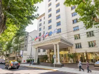 Loi Suites Recoleta Hotel Hotels near Colegiales