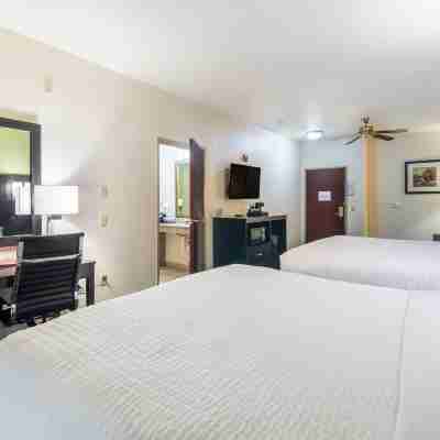 Clarion Inn & Suites Weatherford South Rooms